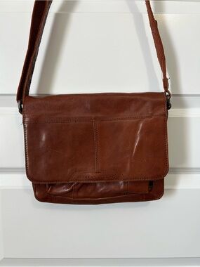 Spikes & Sparrow Brown Leather Messenger Crossbody Bag